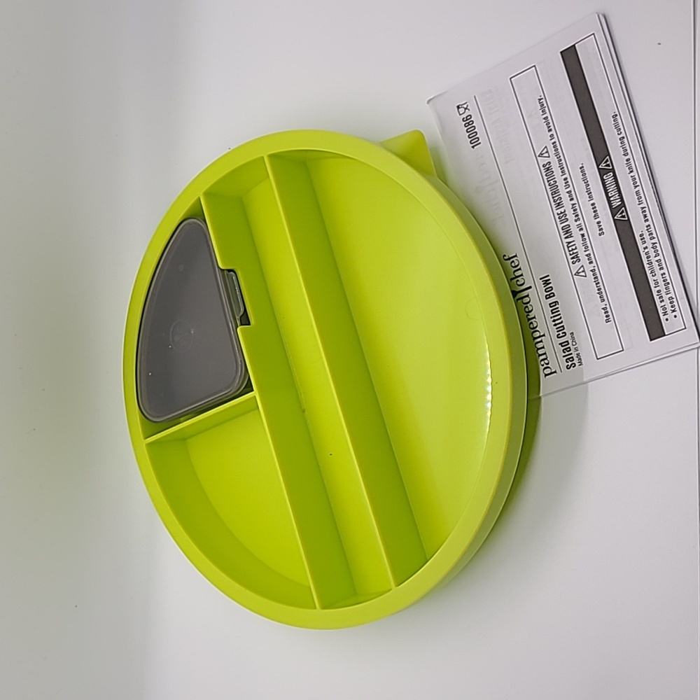 Pampered Chef Salad Cutting Bowl - Picture 4 of 9